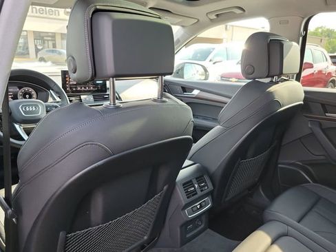 Used 2024 Audi Q5 e Premium Plus w/ Premium Plus Package image 29