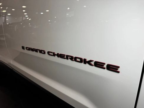 Used 2022 Jeep Grand Cherokee Trailhawk w/ Luxury Tech Group III AWD/4WD image 49