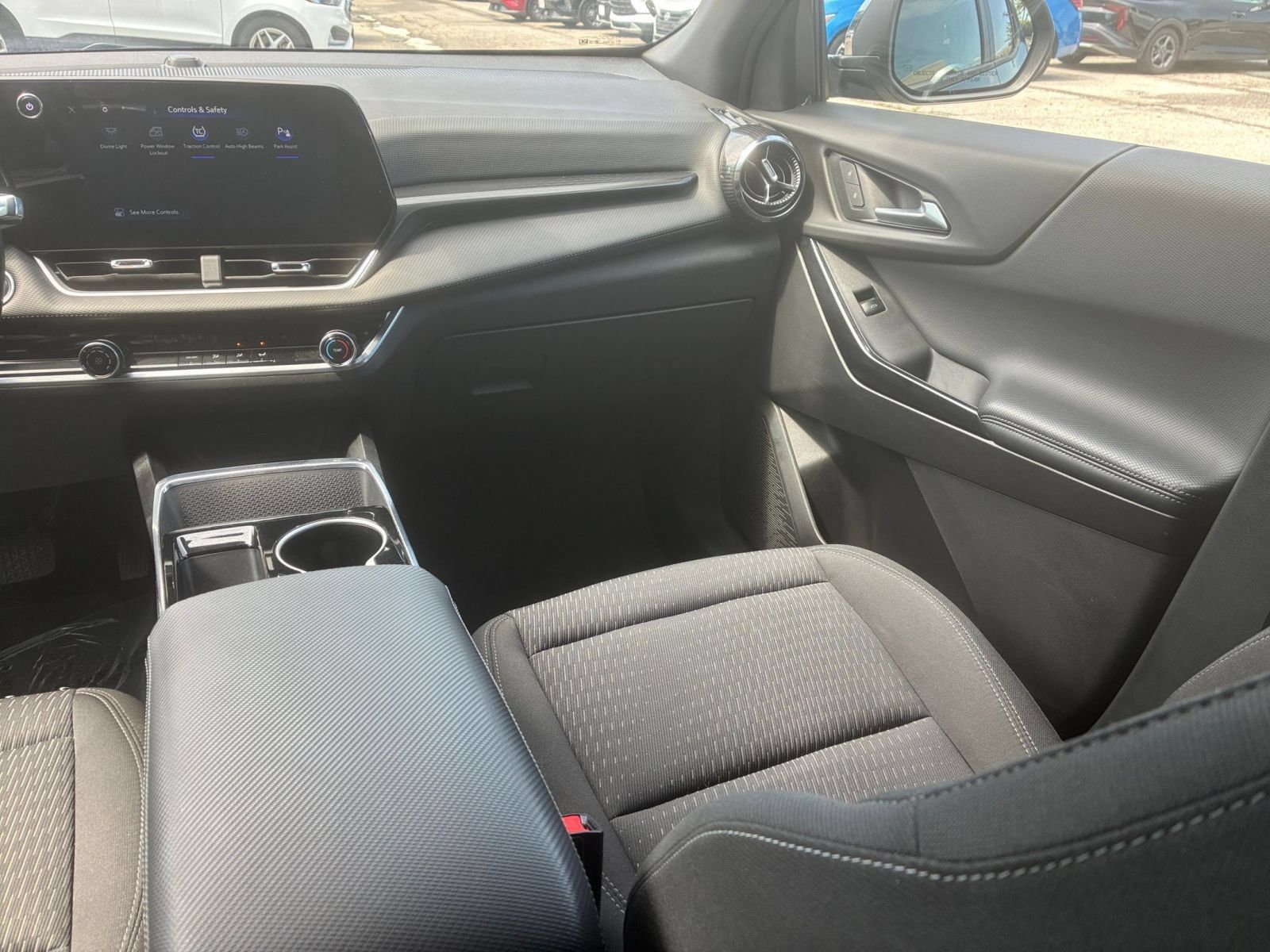 Used 2025 Chevrolet Equinox LT FWD image 29