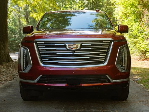 Used 2025 Cadillac Escalade Premium Luxury Platinum AWD/4WD image 13