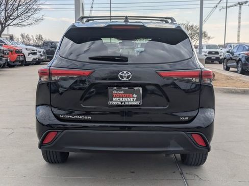 Used 2023 Toyota Highlander XLE image 7