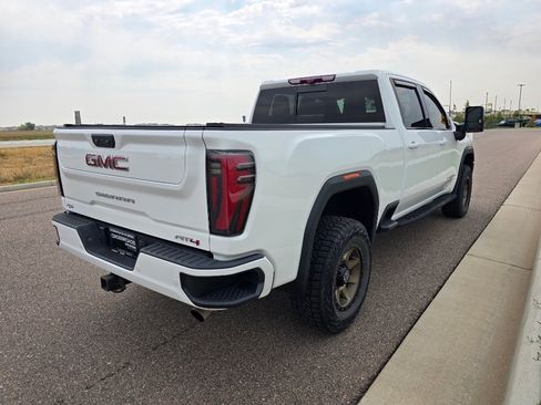 Used 2024 GMC Sierra 2500 AT4 w/ AT4 Premium Plus Package AWD/4WD image 5
