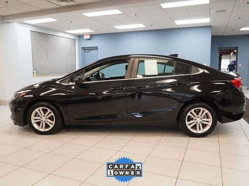 Used 2019 Chevrolet Cruze LT image 2