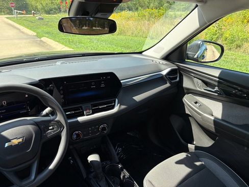 Used 2025 Chevrolet TrailBlazer LS w/ LS Convenience Package AWD/4WD image 40