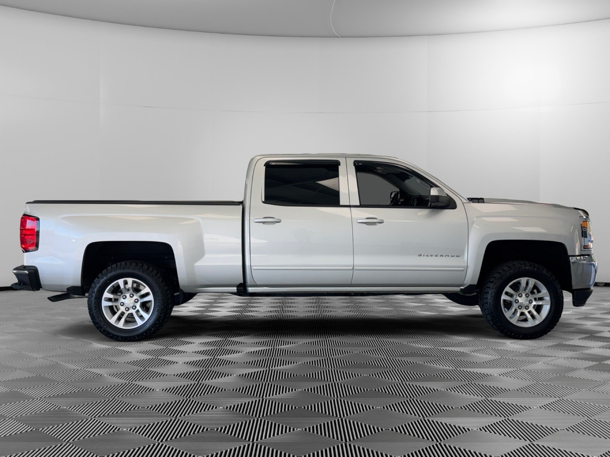 Used 2017 Chevrolet Silverado 1500 LT w/ All Star Edition AWD/4WD image 9