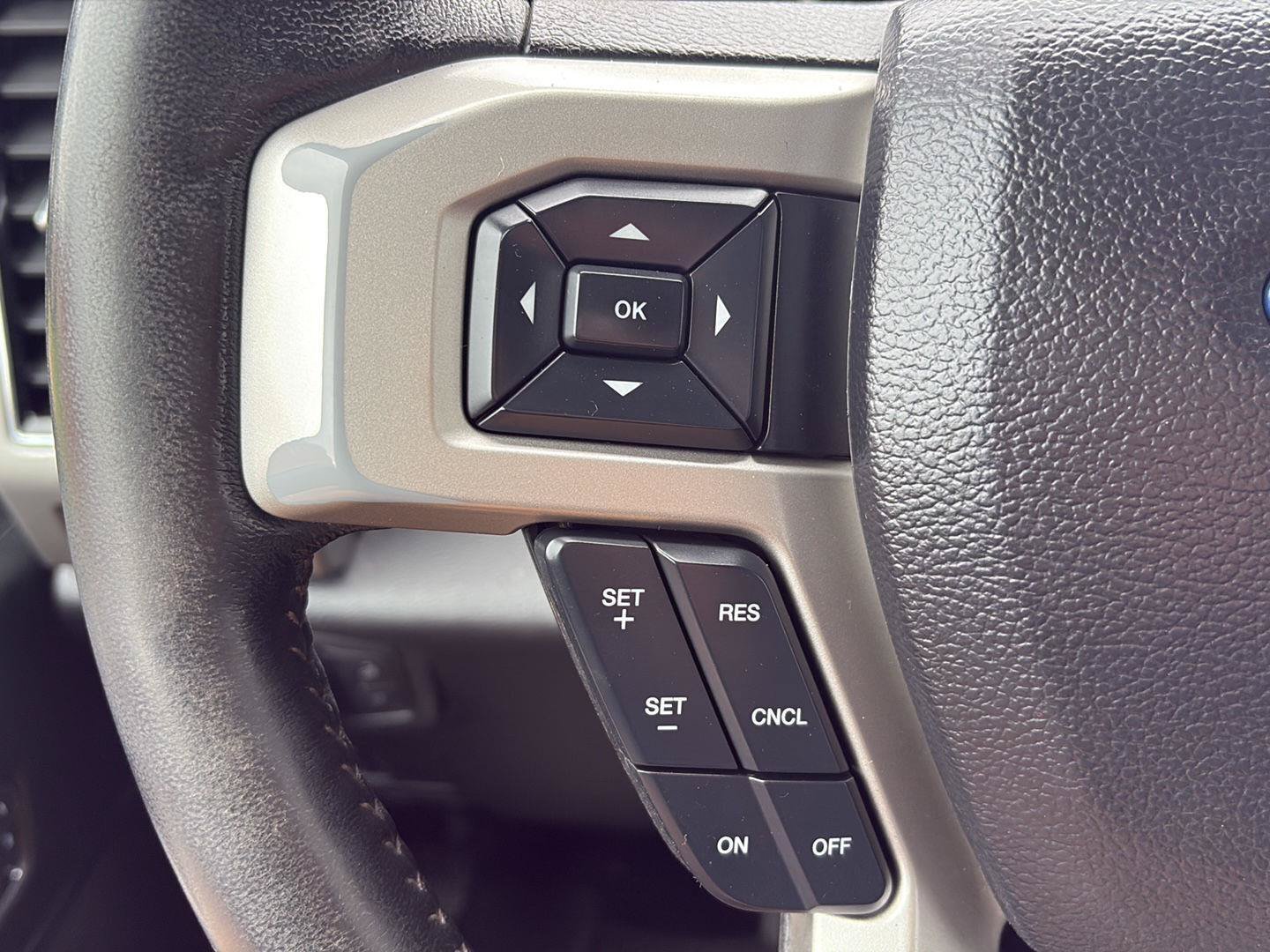 Used 2019 Ford F350 Lariat w/ Chrome Package AWD/4WD image 16