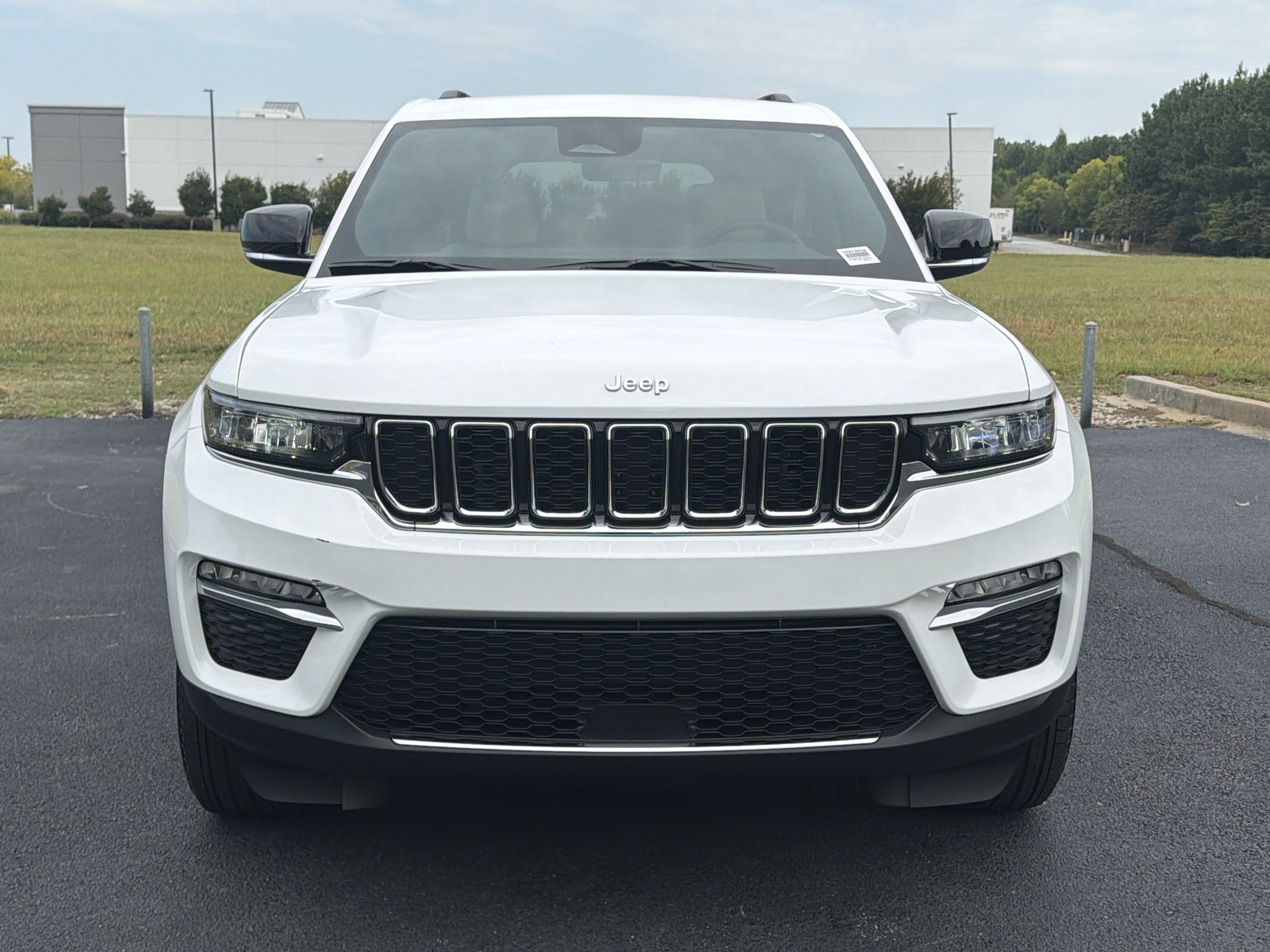 Used 2025 Jeep Grand Cherokee Limited RWD image 3