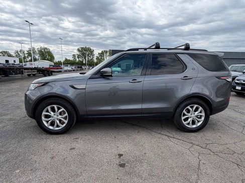 Used 2018 Land Rover Discovery SE AWD/4WD image 2