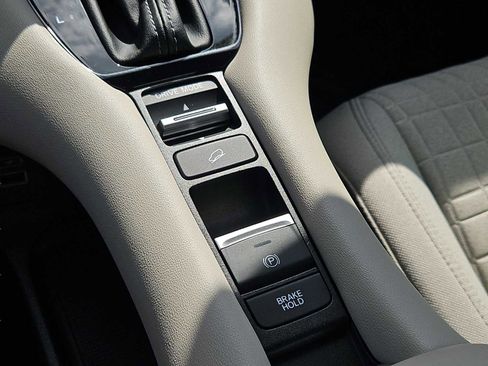 Certified 2023 Honda HR-V LX image 9