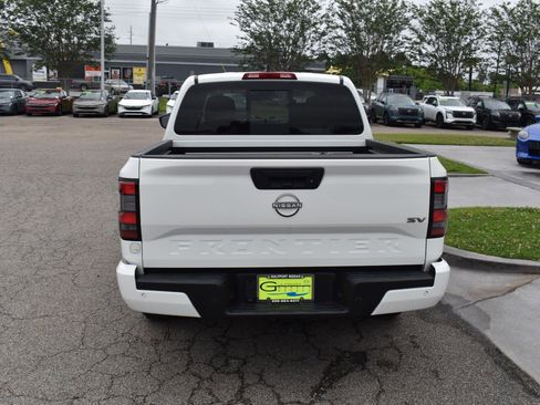 Used 2024 Nissan Frontier SV w/ SV Convenience Package RWD image 6