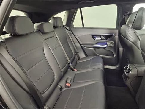 Used 2025 Mercedes-Benz GLC 300 4MATIC image 21