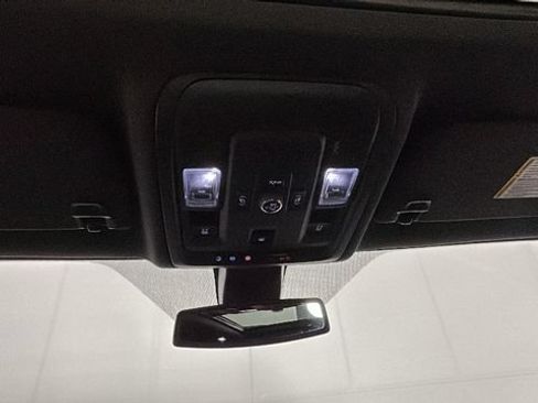 Used 2022 GMC Yukon XL AT4 AWD/4WD image 25