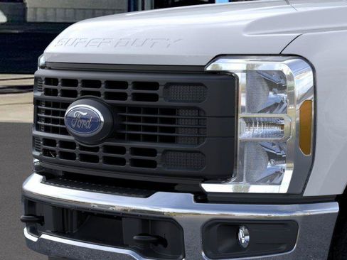 New 2026 Ford F250 XL w/ XL Chrome Package AWD/4WD image 17