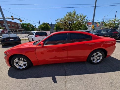 Used 2020 Dodge Charger SXT w/ Leather Interior Group image 9