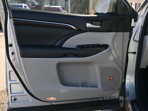 Used 2015 Toyota Highlander Limited image 29