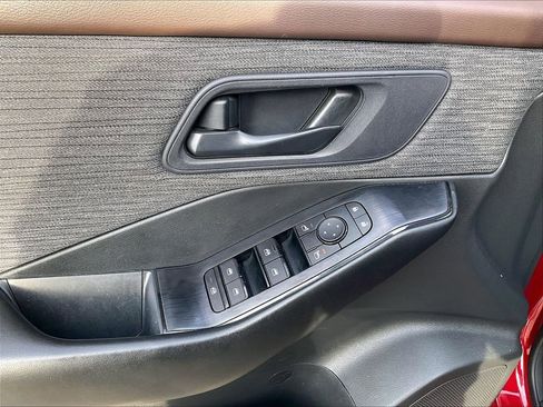 Used 2023 Nissan Rogue S image 35