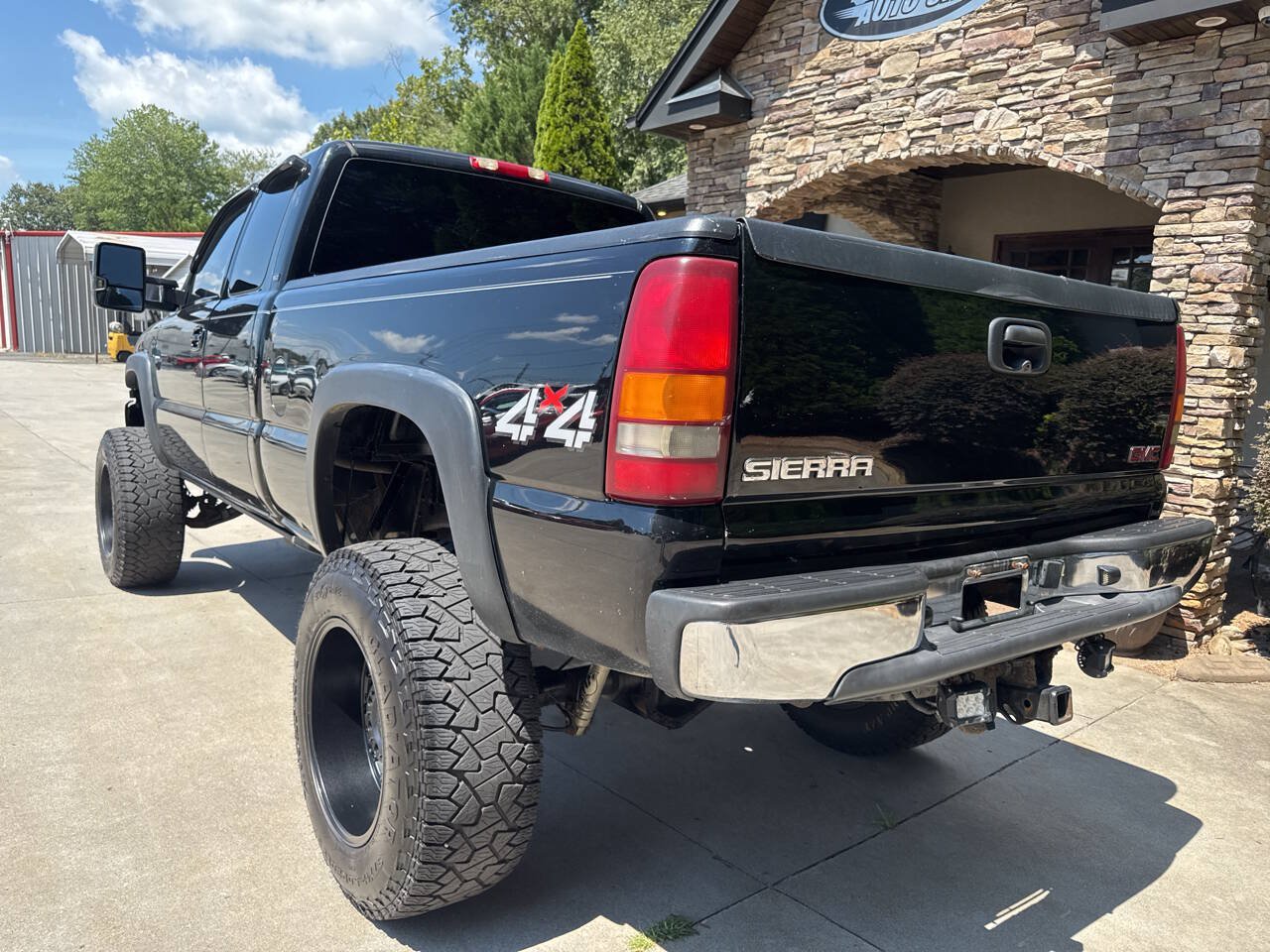 Used 2003 GMC Sierra 2500 SLT w/ SLT Preferred Equipment Group AWD/4WD image 3