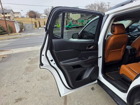 Used 2017 GMC Acadia SLT image 12