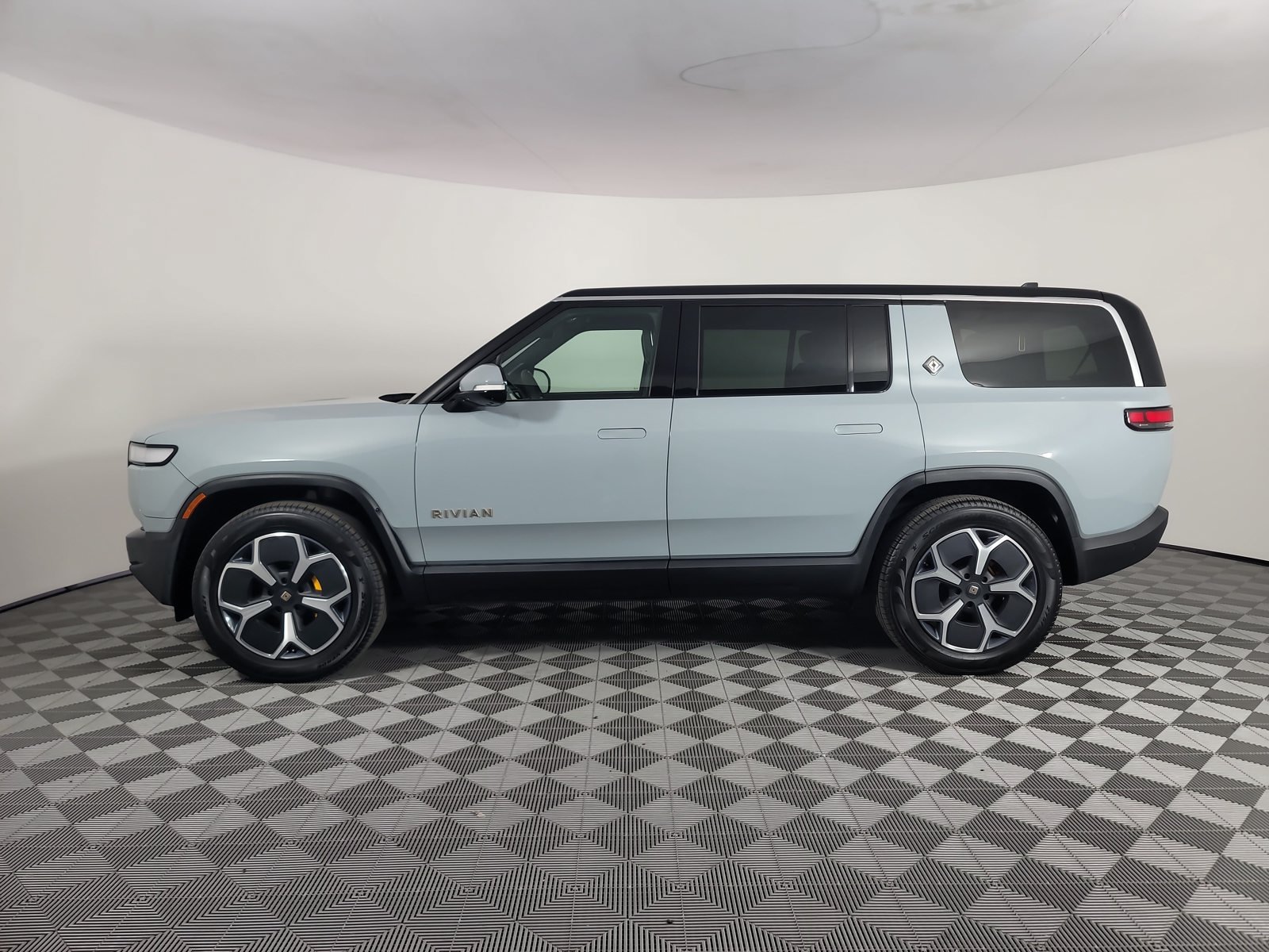 Used 2023 Rivian R1S Adventure Quad AWD/4WD image 2