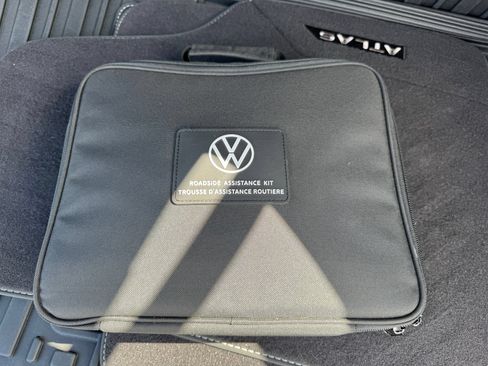 Used 2024 Volkswagen Atlas Peak Edition SEL AWD/4WD image 73