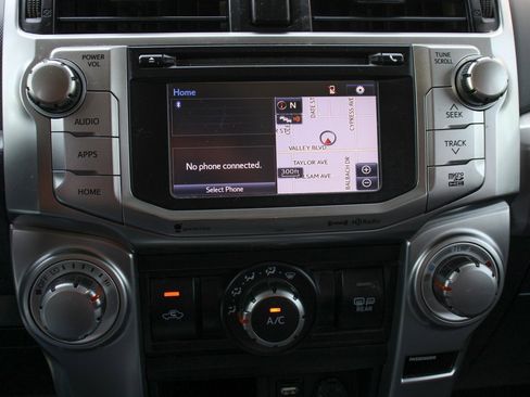 Used 2018 Toyota 4Runner SR5 Premium image 27