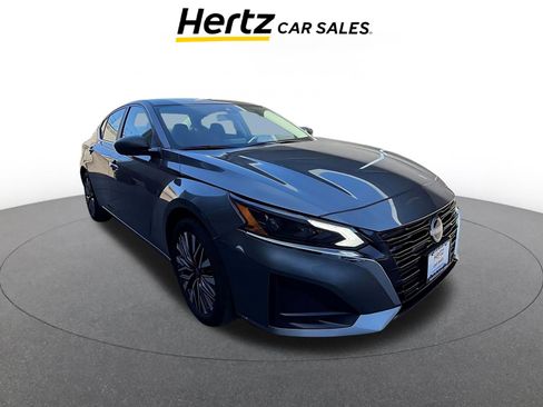 Used 2025 Nissan Altima 2.5 SV image 1