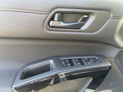 New 2025 Nissan Pathfinder S AWD/4WD image 18