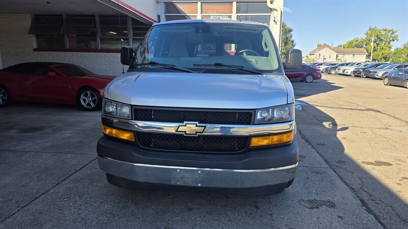 Used 2019 Chevrolet Express 3500 LT w/ LT Preferred Equipment Group RWD image 3
