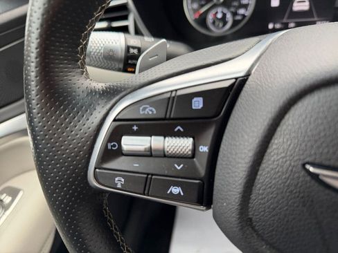 Used 2025 Genesis G70 2.5T image 15