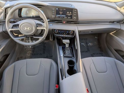 Used 2025 Hyundai Elantra Sport image 28