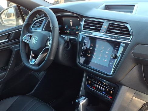 Certified 2022 Volkswagen Tiguan SE R-Line image 12
