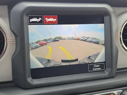 Used 2023 Jeep Gladiator Overland AWD/4WD image 42