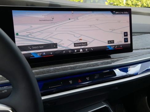 Used 2024 BMW i7 eDrive50 image 11