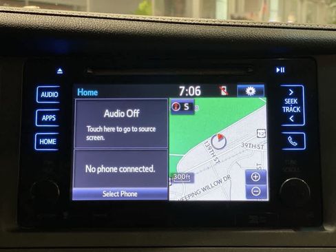 Used 2017 Toyota Sienna XLE image 18