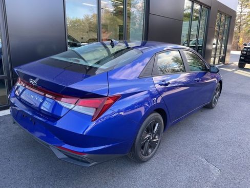 Used 2022 Hyundai Elantra SEL w/ Cargo Package image 6