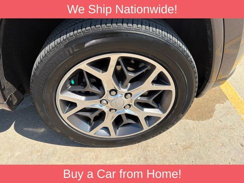 Used 2020 Jeep Grand Cherokee Overland AWD/4WD image 34