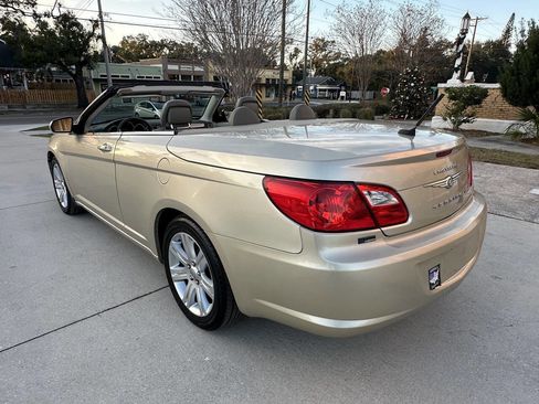 Used 2010 Chrysler Sebring Touring w/ Special Touring Group image 7