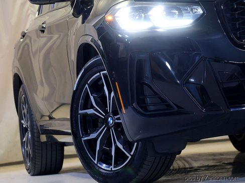 Used 2023 BMW X4 xDrive30i w/ M Sport Package AWD/4WD image 4