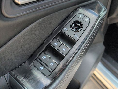 Used 2024 Nissan Rogue SV FWD image 15