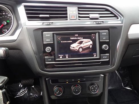 Used 2018 Volkswagen Tiguan S image 16