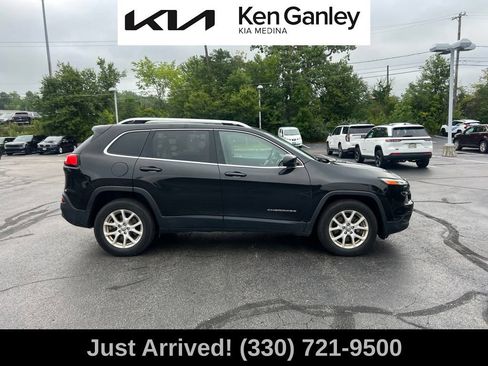 Used 2015 Jeep Cherokee Latitude w/ Cold Weather Group AWD/4WD image 4