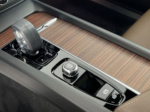 Certified 2023 Volvo XC60 B5 Plus image 21