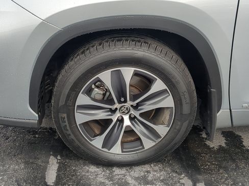 Used 2020 Toyota Highlander XLE AWD/4WD image 13