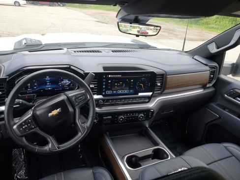 Certified 2025 Chevrolet Silverado 2500 High Country w/ Technology Package AWD/4WD image 21