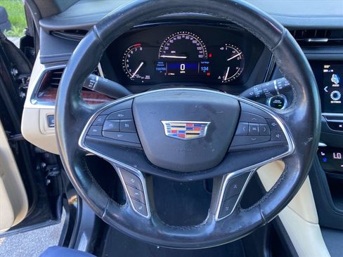 Used 2019 Cadillac XT5 Premium Luxury AWD/4WD image 10
