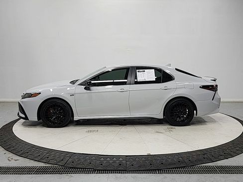 Used 2023 Toyota Camry SE FWD image 4