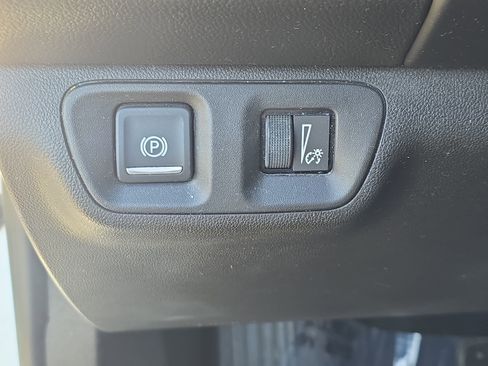 Used 2018 GMC Acadia SLE image 24