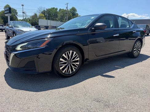 Used 2024 Nissan Altima 2.5 SV FWD image 9