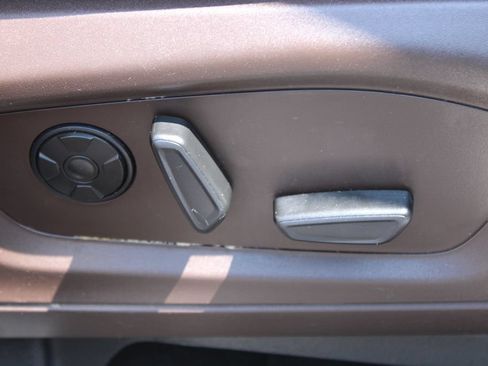 Used 2022 Ford Explorer King Ranch w/ Premium Technology Package RWD image 31