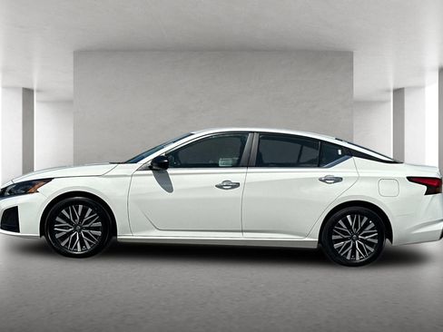 Used 2025 Nissan Altima 2.5 SV FWD image 7